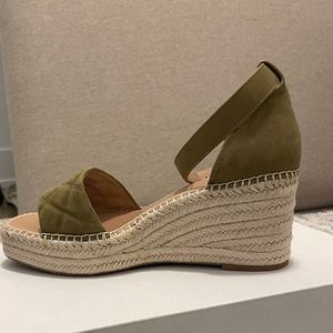 New Summer wedge sandals in olive